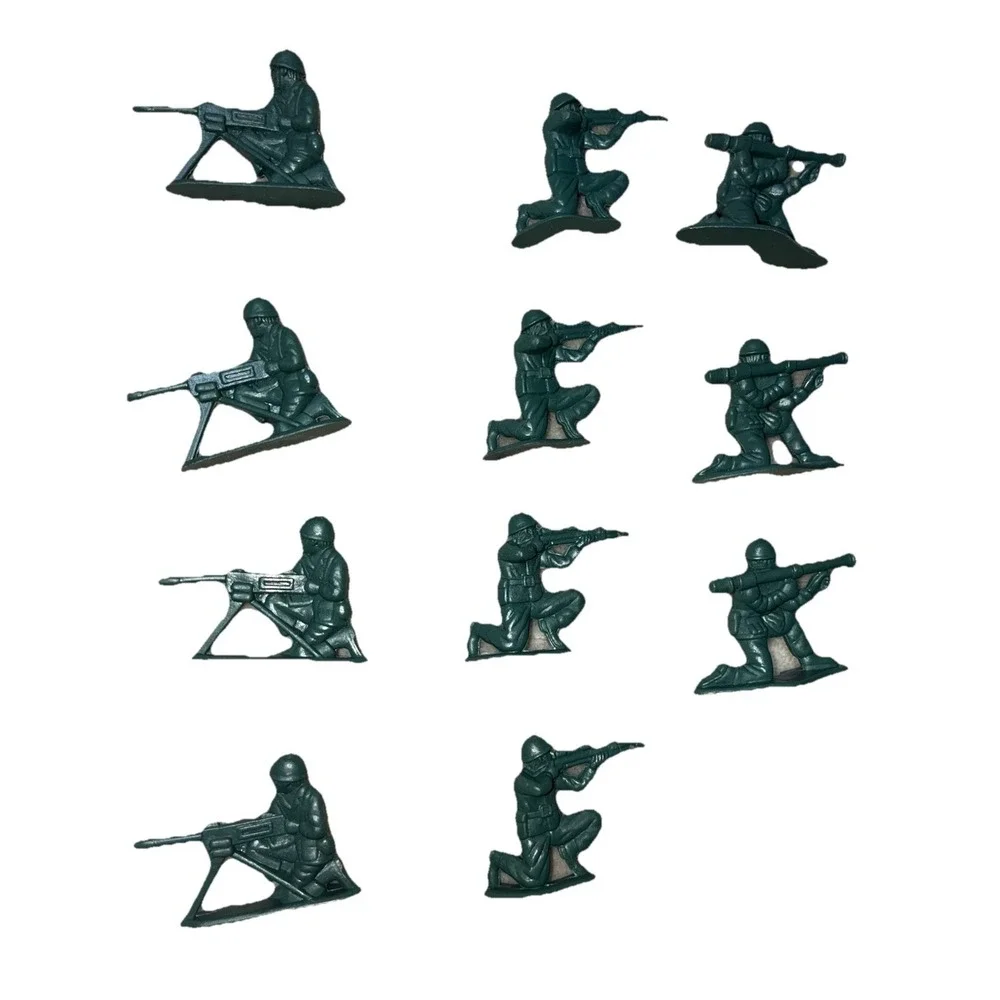 Vintage Plastic Army Men Green Yellow Unbranded 1.75